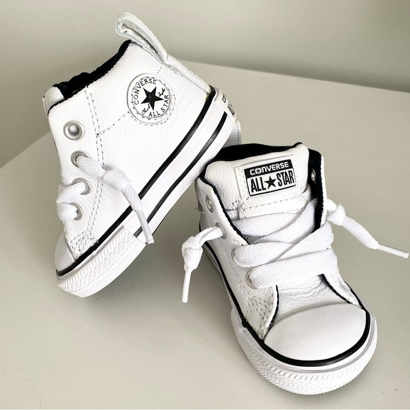 Converse NWOT All Star White Leather Chuck Taylor Size 3 - Picture 2 of 6